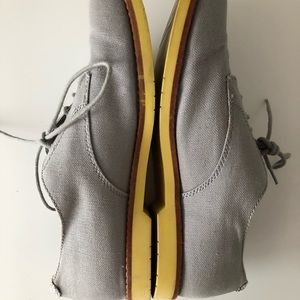 Lace-up Oxford shoes